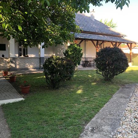 Tisza-Kert Apartmanok Tiszafüred エクステリア 写真