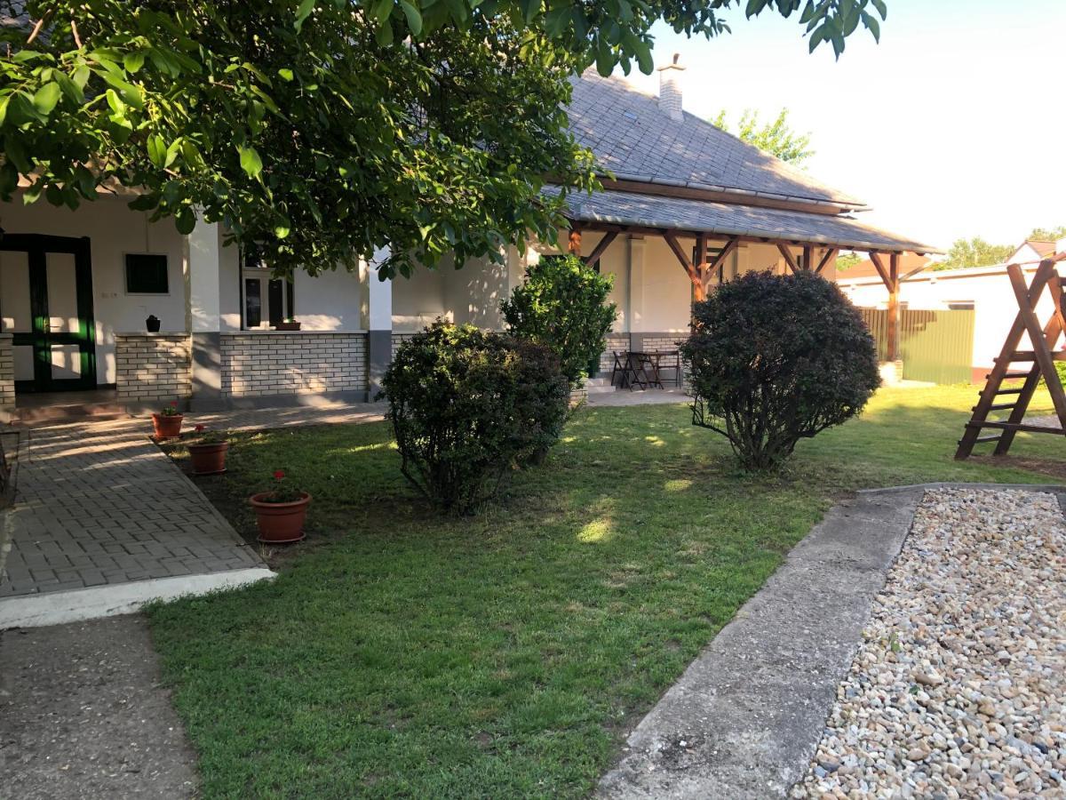 Tisza-Kert Apartmanok Tiszafüred エクステリア 写真