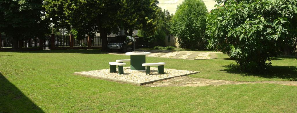 Tisza-Kert Apartmanok Tiszafüred エクステリア 写真