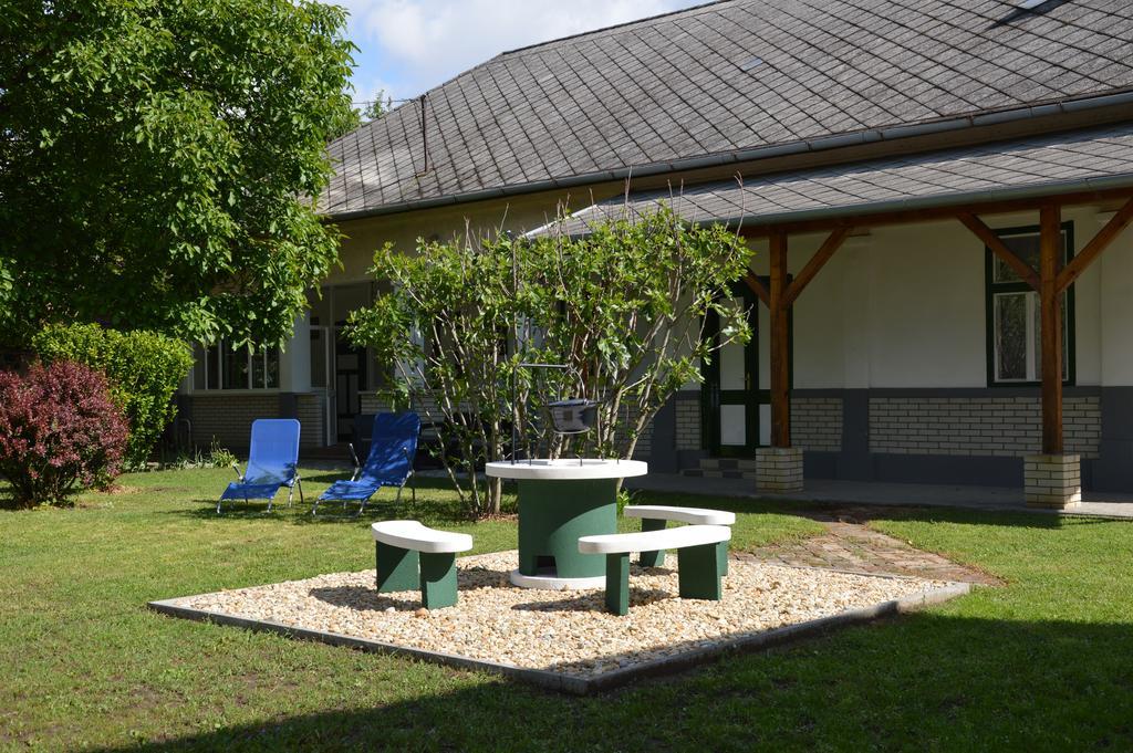 Tisza-Kert Apartmanok Tiszafüred エクステリア 写真