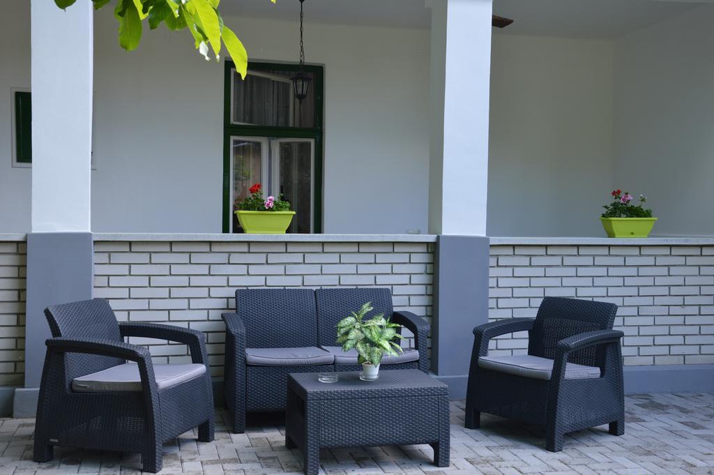 Tisza-Kert Apartmanok Tiszafüred エクステリア 写真