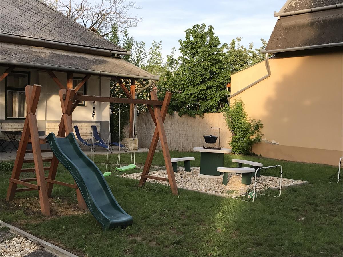 Tisza-Kert Apartmanok Tiszafüred エクステリア 写真